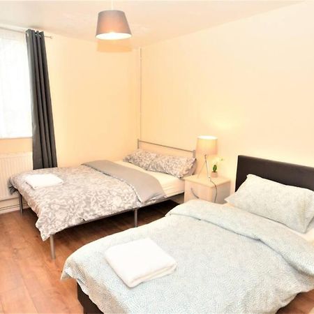 Spacious 2Bedroom Condo With Patio By Excel Centre London Bagian luar foto