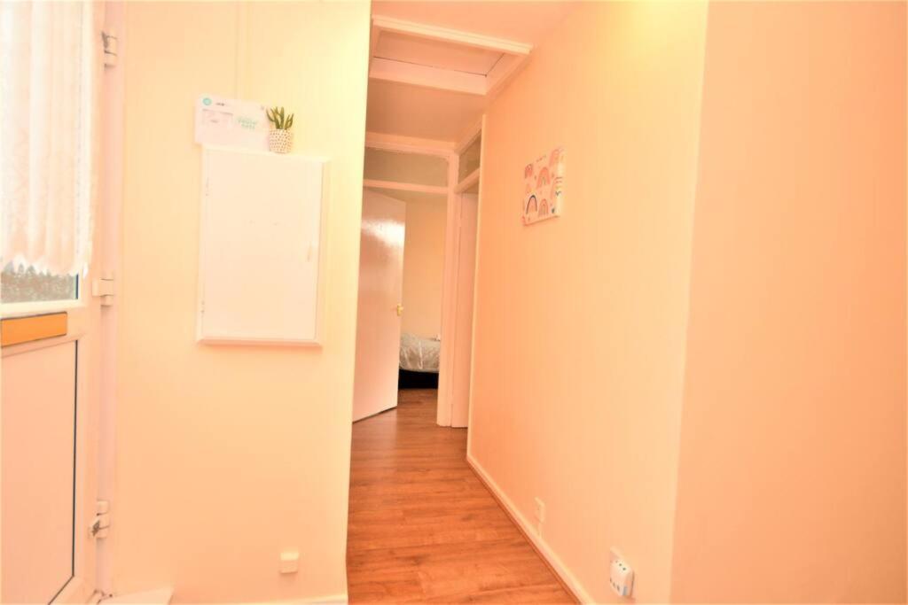 Spacious 2Bedroom Condo With Patio By Excel Centre London Bagian luar foto