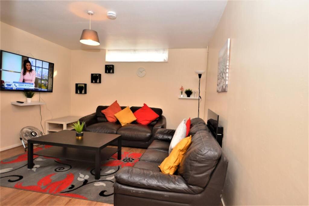 Spacious 2Bedroom Condo With Patio By Excel Centre London Bagian luar foto