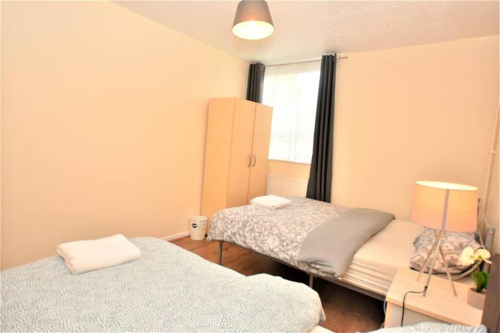 Spacious 2Bedroom Condo With Patio By Excel Centre London Bagian luar foto