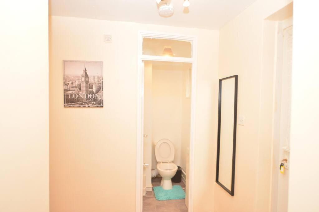 Spacious 2Bedroom Condo With Patio By Excel Centre London Bagian luar foto
