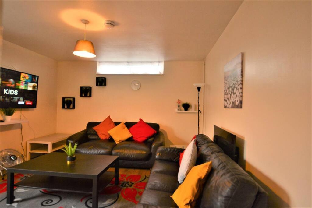 Spacious 2Bedroom Condo With Patio By Excel Centre London Bagian luar foto